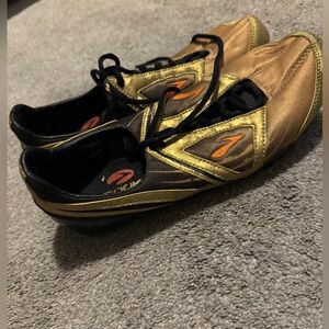 Brooks track spikes men’s size 8.5